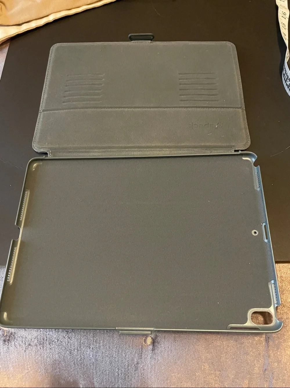 Speck I pad case  10x7